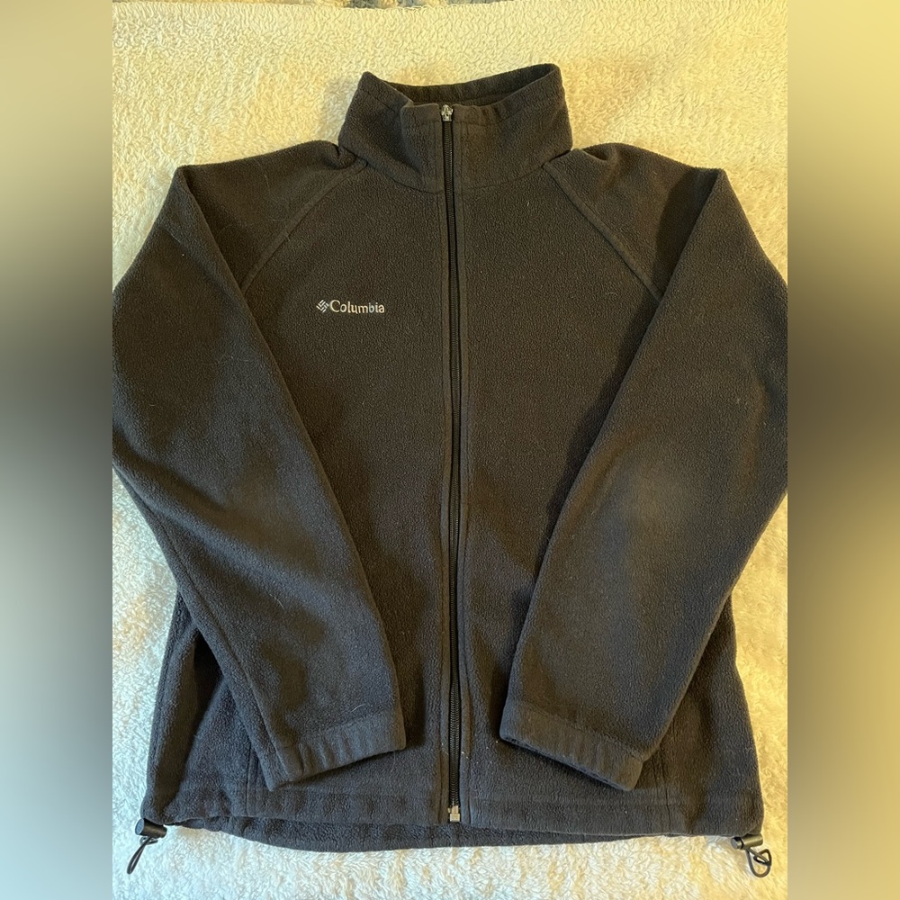 Columbia. Black Zip Up Jacket. Size Large.